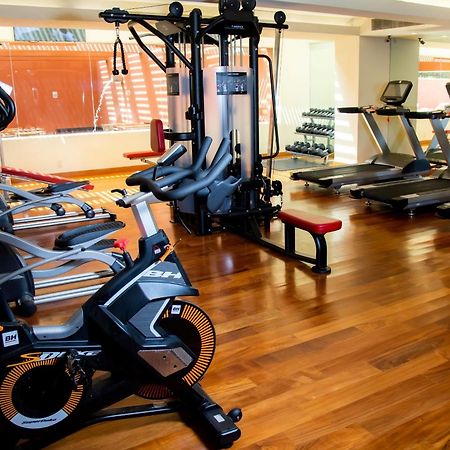 Camino Real Monterrey Otel San Pedro Garza Garcia Dış mekan fotoğraf A gym in a hotel