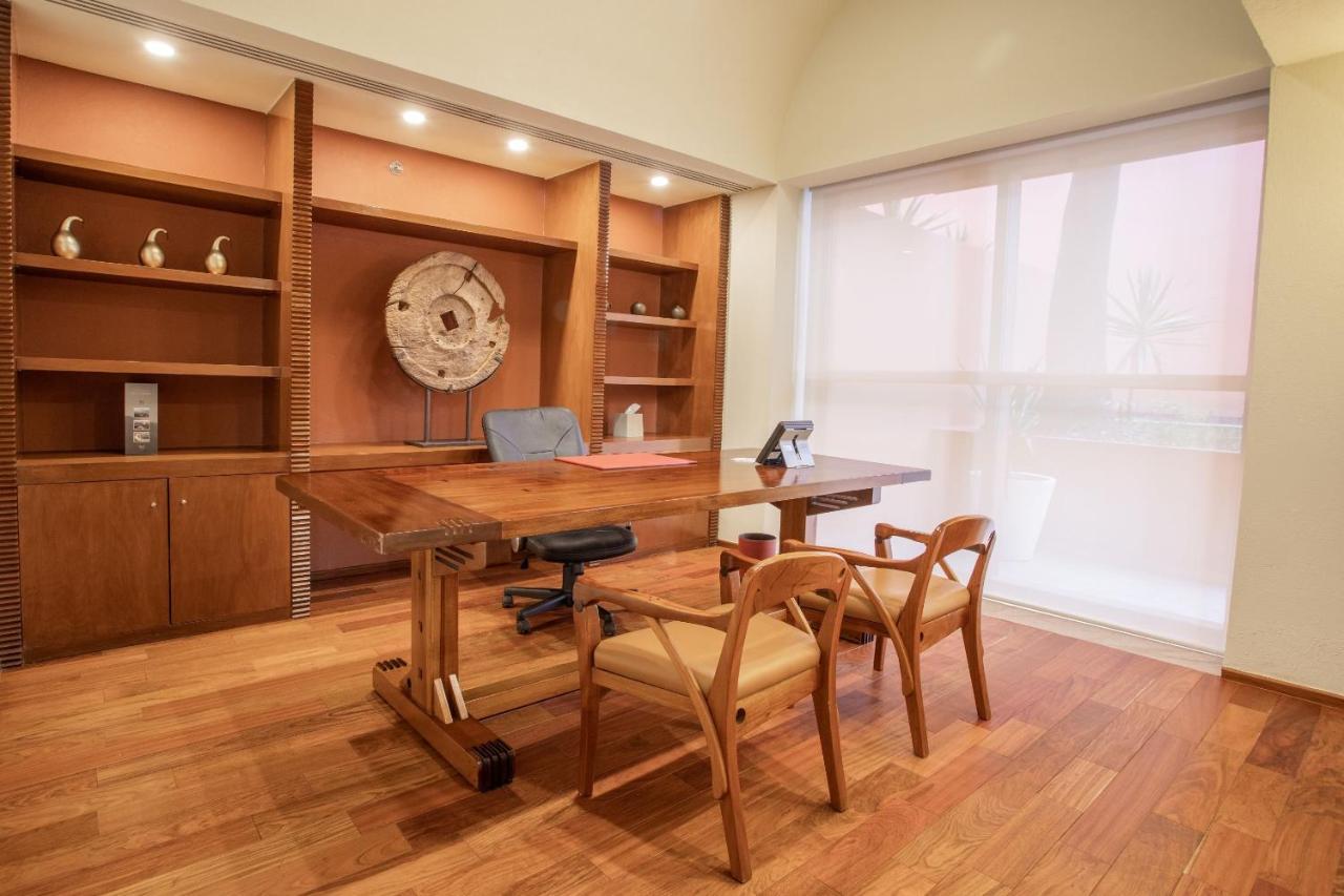 Camino Real Monterrey Otel San Pedro Garza Garcia Dış mekan fotoğraf A private office at the library