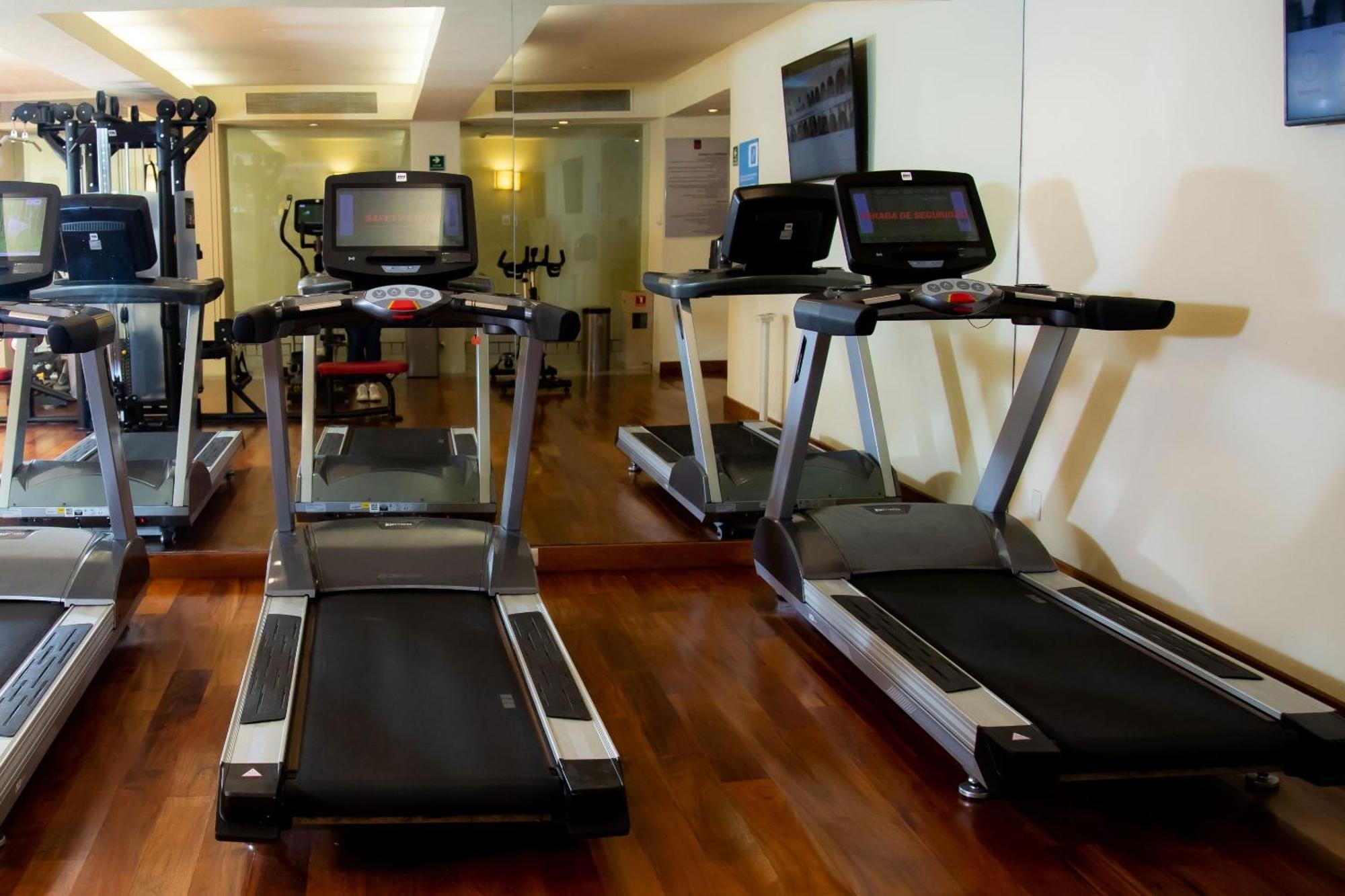 Camino Real Monterrey Otel San Pedro Garza Garcia Dış mekan fotoğraf Treadmills