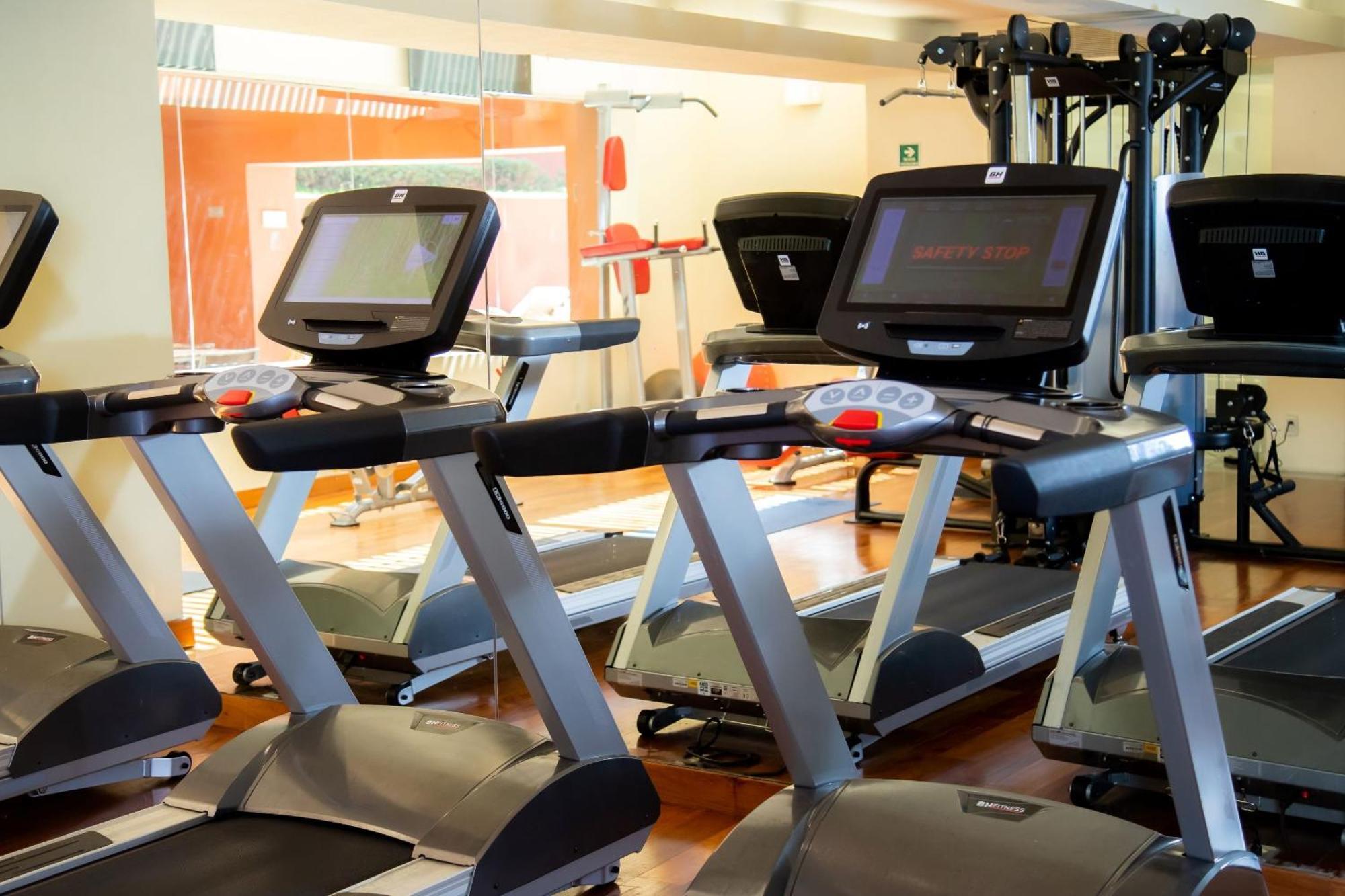 Camino Real Monterrey Otel San Pedro Garza Garcia Dış mekan fotoğraf Treadmills